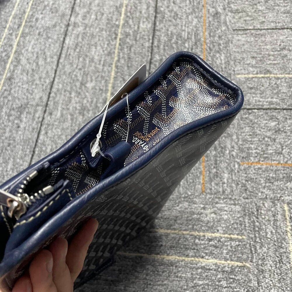 100% Authentic Goyard MM Leather Clutch Bag - Picture 3 of 13